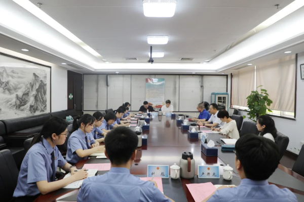 脱裤吧
召开全省第八届公诉人竞赛总结提升会